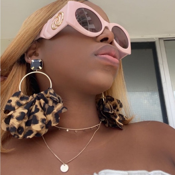 Runway- NEW🔥GUCCI Pink Gg0810s 003 New Square-frame Injection Sunglasses - Picture 8 of 16